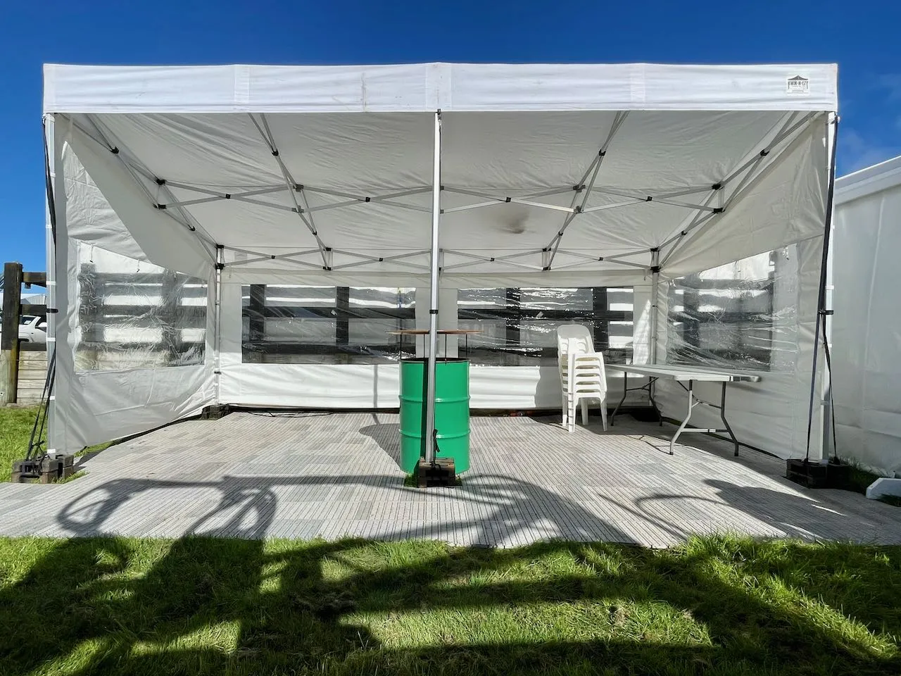 5.7x2.7m KNE Awning Includes x 3 Clear window Side Walls