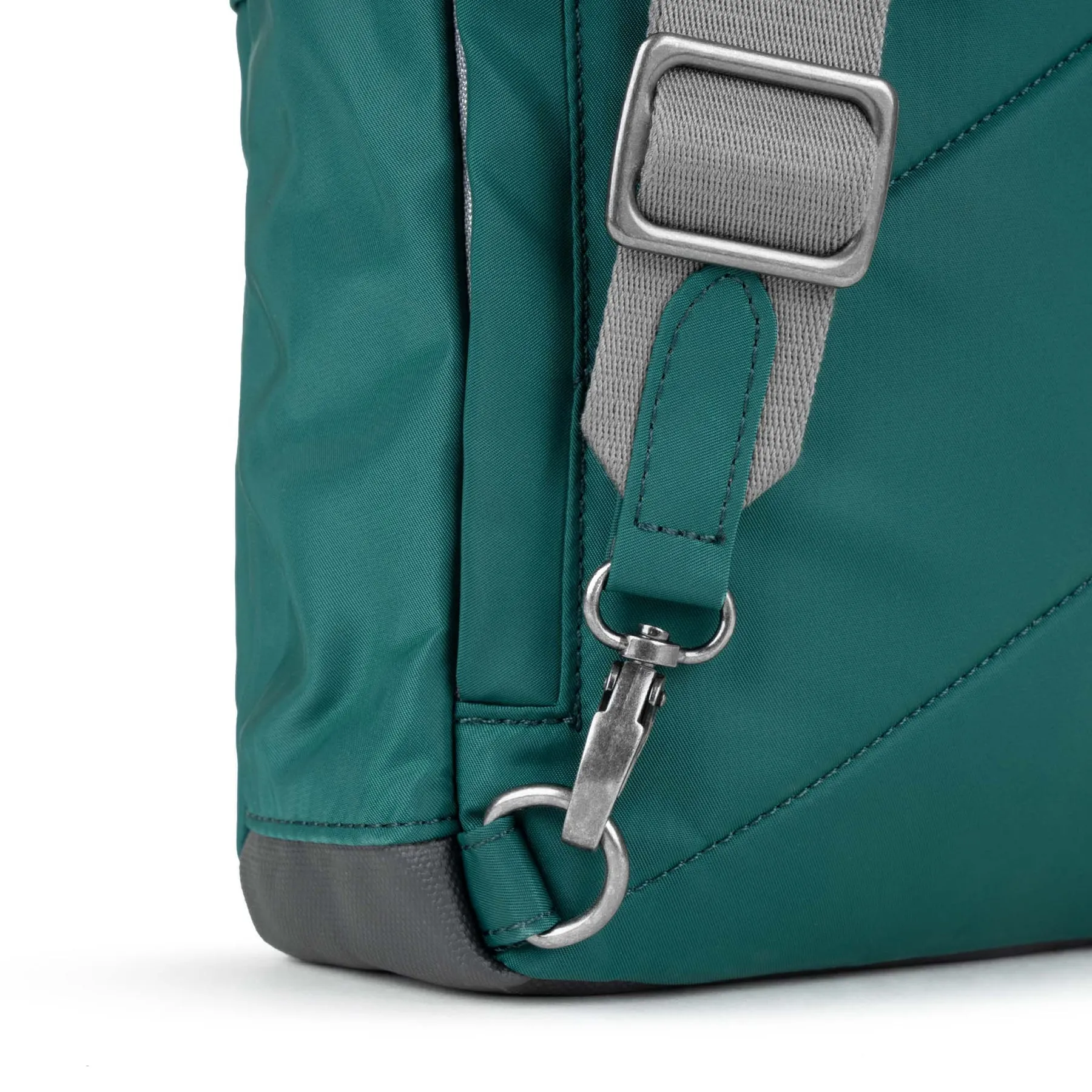 ROKA Willesden M XL Recycled Nylon Bag - Teal